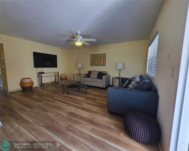 Building Photo - 321 Tuscany Ln
