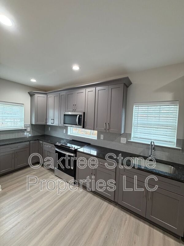 Building Photo - 1996 Main St NW