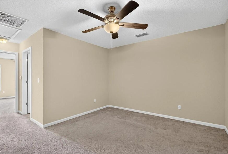 Building Photo - 72 Amistad Dr