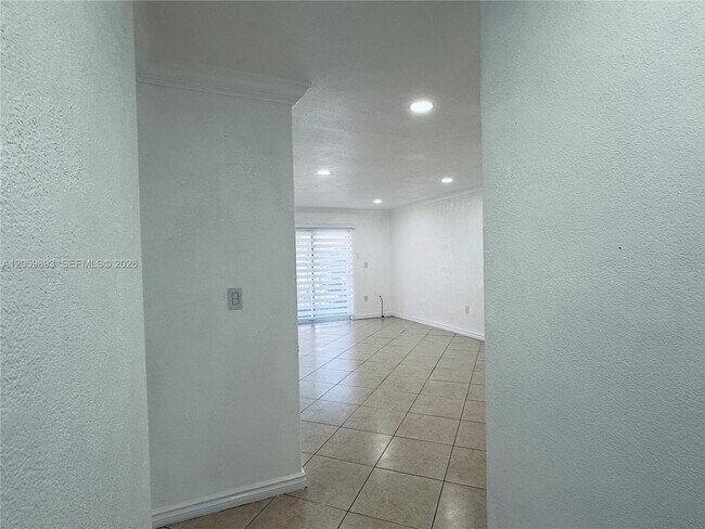 Building Photo - 1100 W 35th St