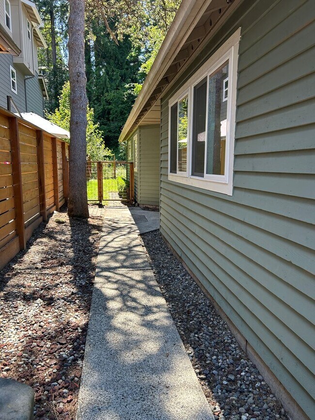 Primary Photo - 285 SE Croston Ln