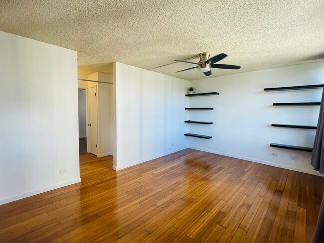 Building Photo - Partly Furnished 3-bedroom, 1.5-bath condo...