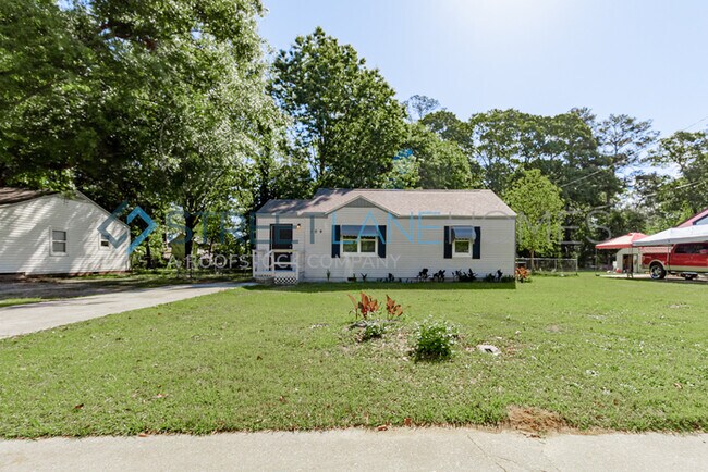 Primary Photo - 109 Camellia Cir