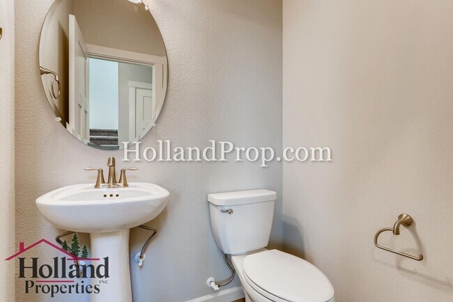 Building Photo - Modern Luxury Living Near Intel, Parks & Everything You Need!