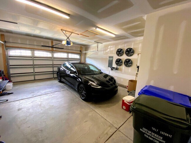 Building Photo - Spacious 2bd/2ba Ranch Style home with impressive club amenities located in Ellis Crossing