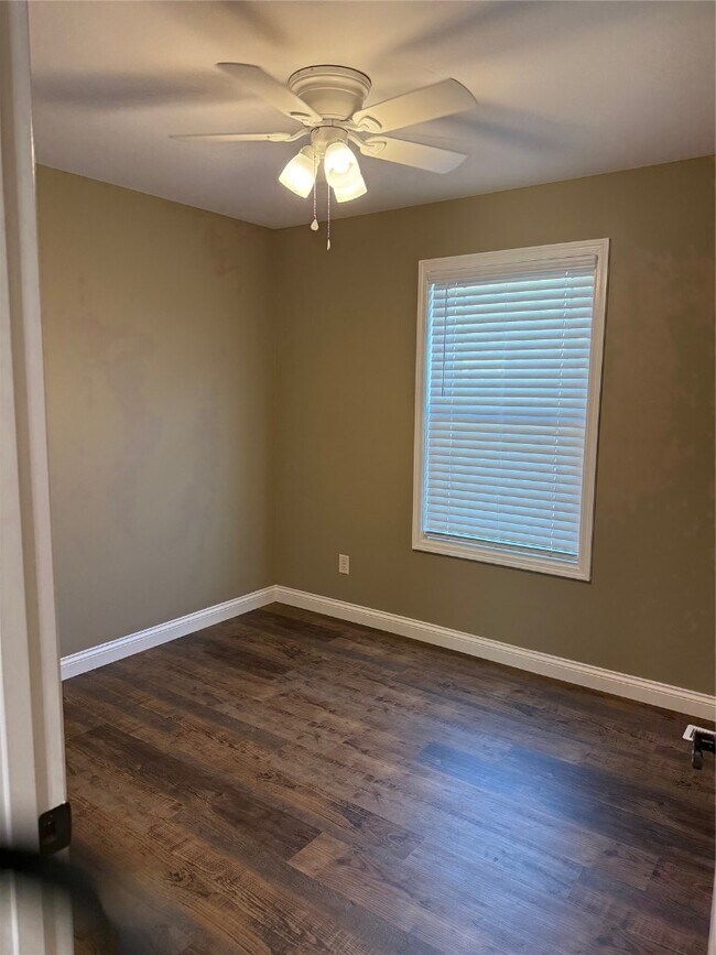 Building Photo - 1118 Baseball Dr