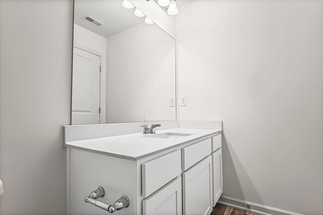 Building Photo - ***MOVE IN SPECIAL -$500 OF FIRST 2 MONTHS RENT WITH A MARCH 31ST OR SOONER MOVE IN DATE***Step i...