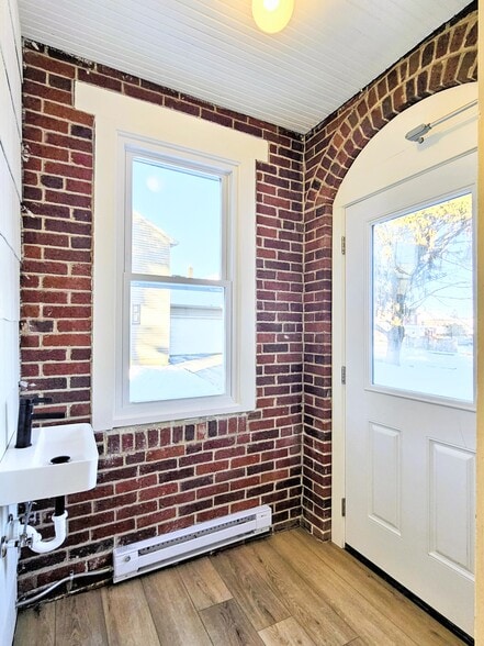 Building Photo - 225 Arch St