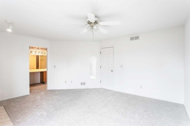 Building Photo - 2702 Maitland Dr
