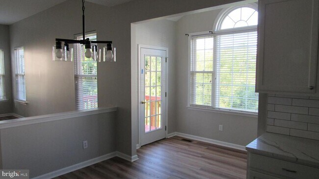 Building Photo - 1045 Fallbrook Ln