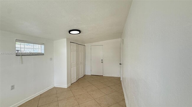 Building Photo - 11501 SW 43rd Ln