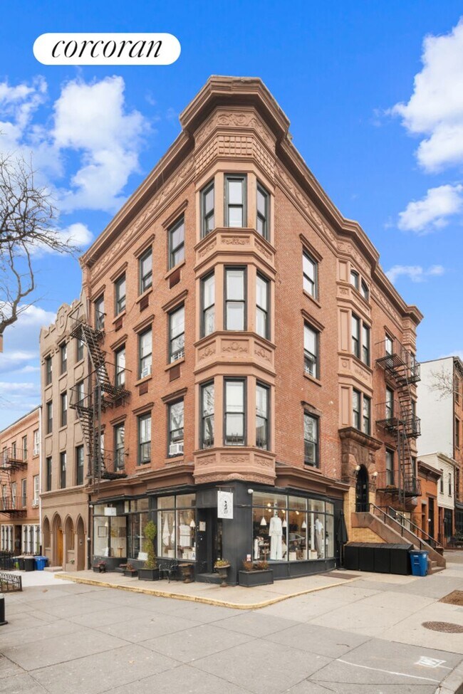 Building Photo - 304 Henry St