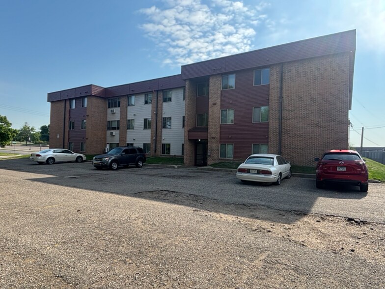 Building Photo - 500 11th St S
