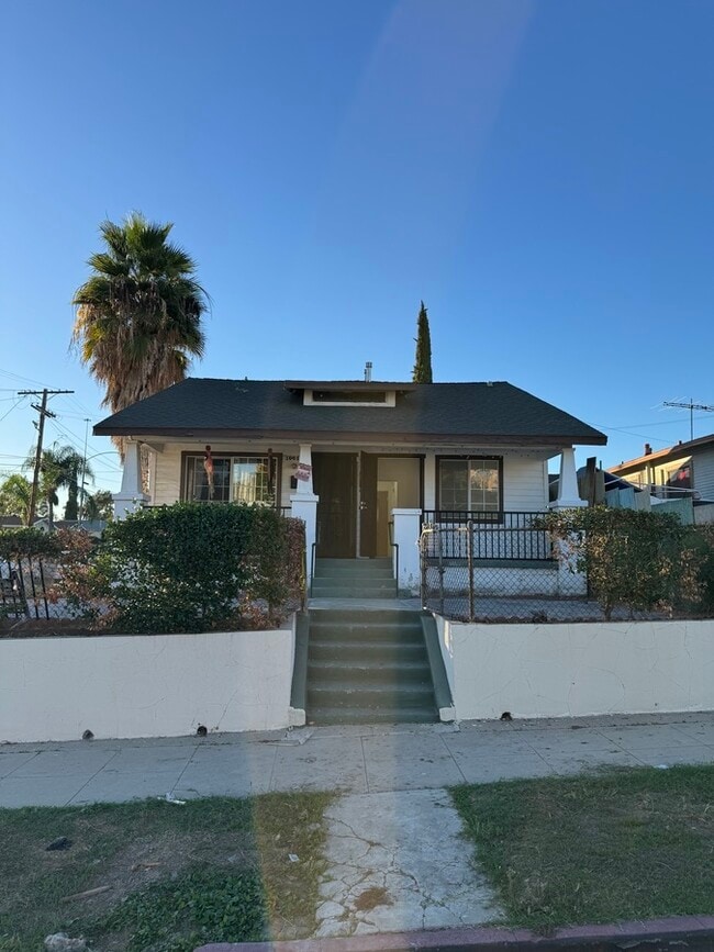 Primary Photo - 1003 Clement St