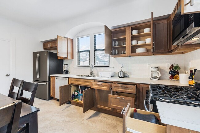 Building Photo - 3532 Greenwood Blvd