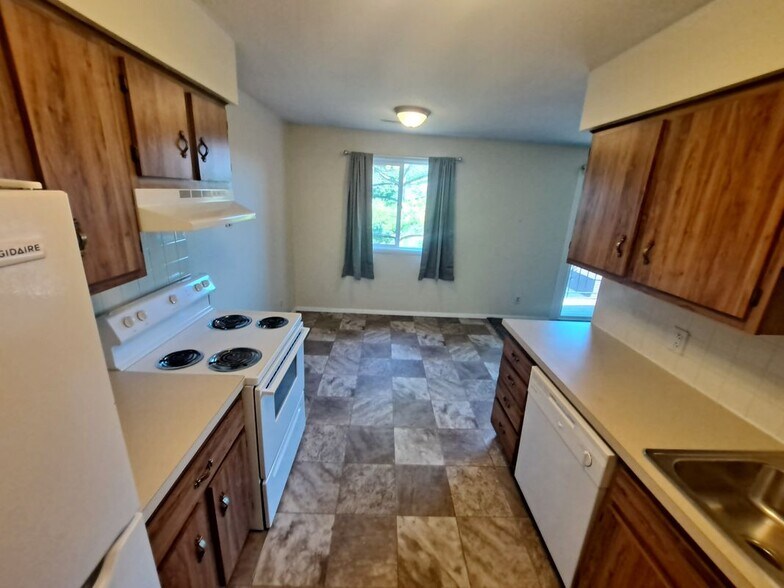 Building Photo - 2796 Willow Dr