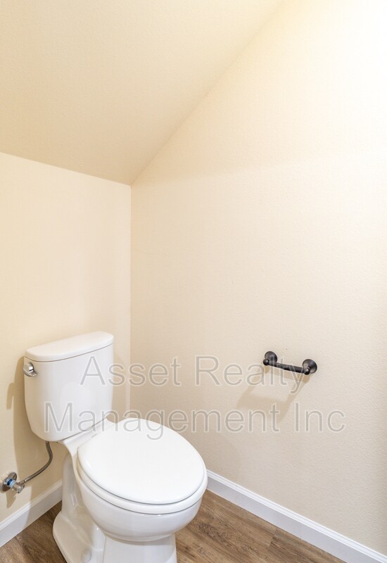 Building Photo - 916 Warrior Hill Dr
