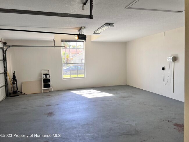 Building Photo - 9369 Ashley Dr