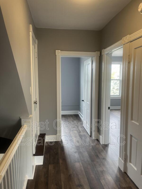 Building Photo - 418 Mitchell Ave