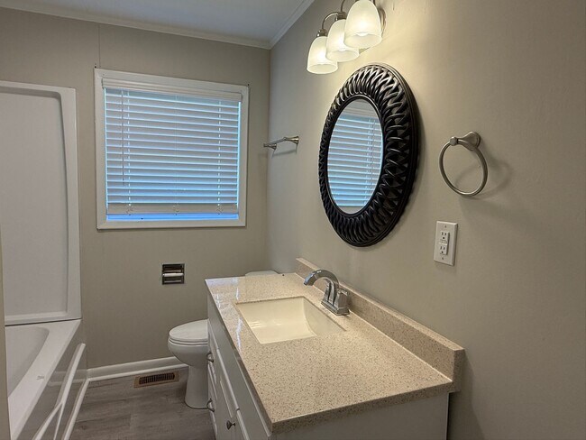 Building Photo - 1771 River Rd