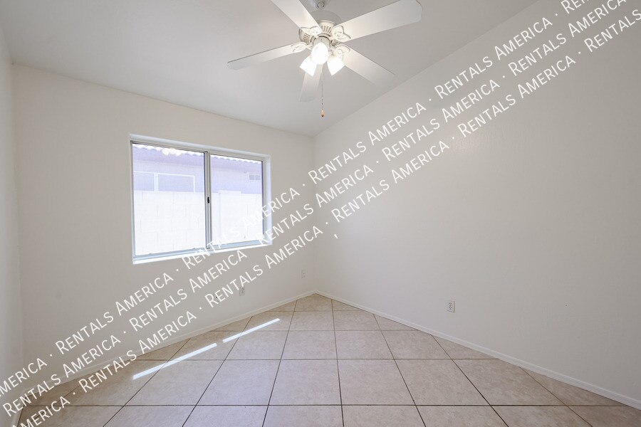 Building Photo - 13182 W Cypress St