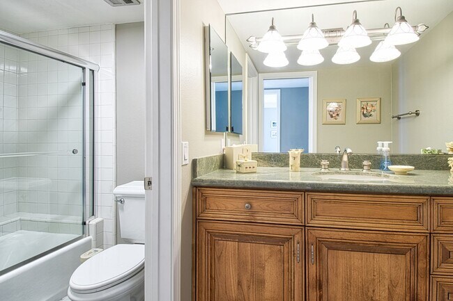 Building Photo - 9 Month Winter Lease - 9/12/26-5/22/27