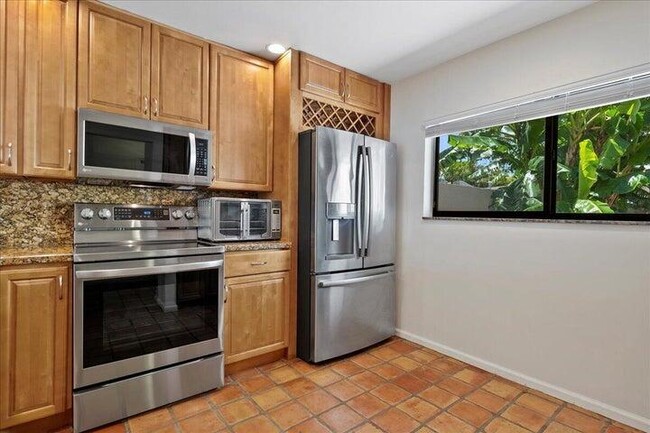 Building Photo - 12781 Spinnaker Ln
