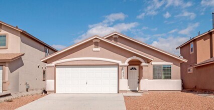 Building Photo - Amazing and Spacious Single Story 3 BR 2 BA!