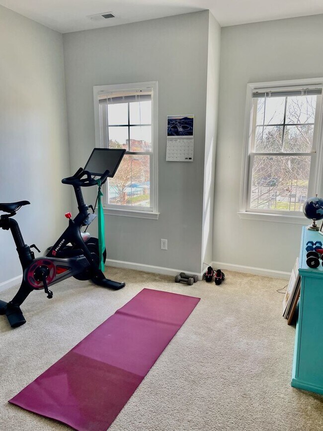 Building Photo - Stunning townhome in the highly sought-aft...