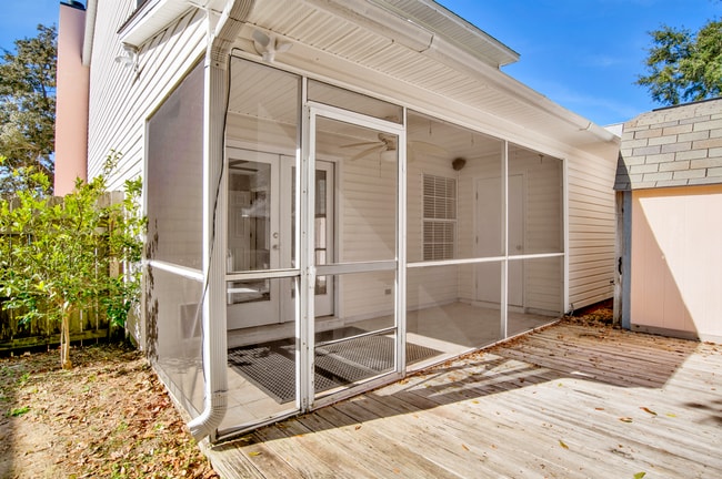 Building Photo - Innerarity Point Living at an Affordable Cost!