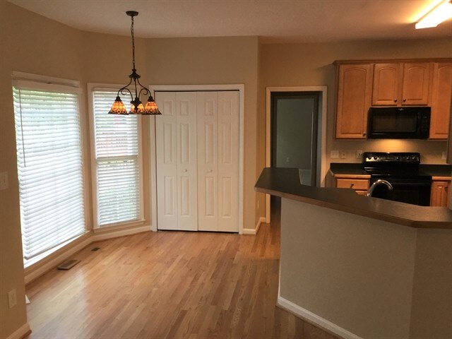 Building Photo - 5705 Beargrass Ln