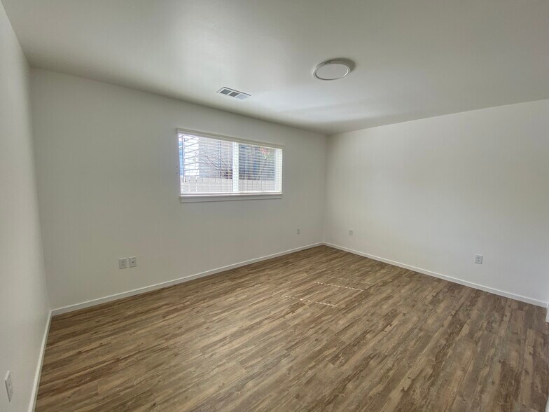 Building Photo - 1318 6th St