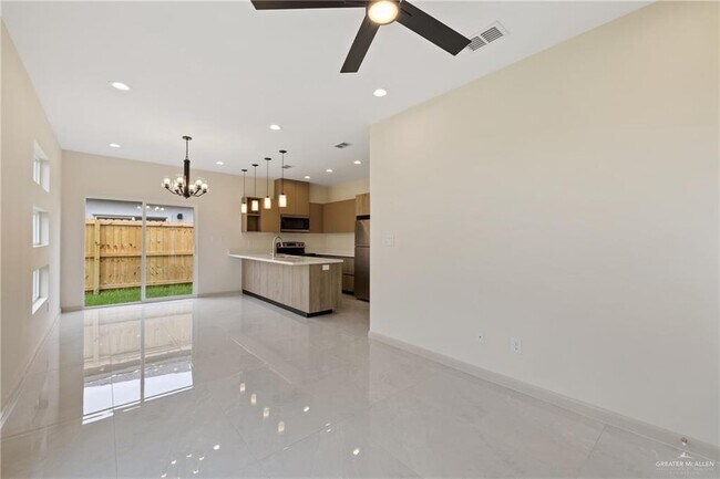 Building Photo - 10 Violet Ave W