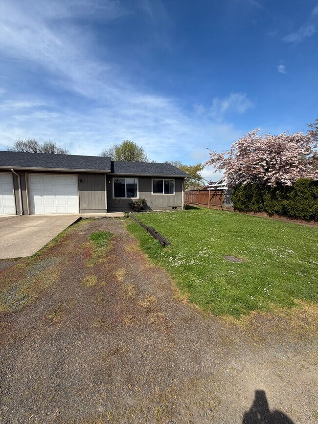 Building Photo - 370 11th St