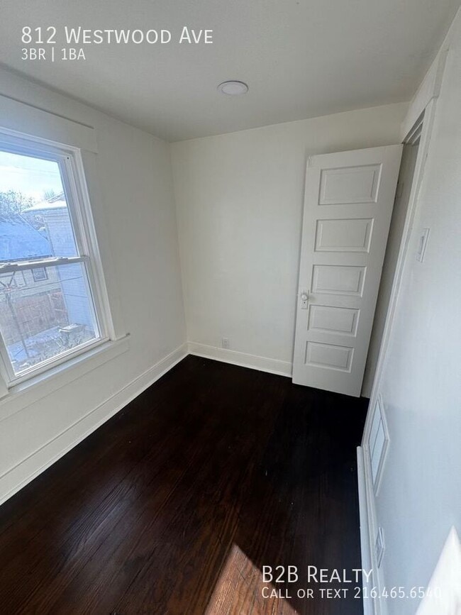 Building Photo - 812 Westwood Ave