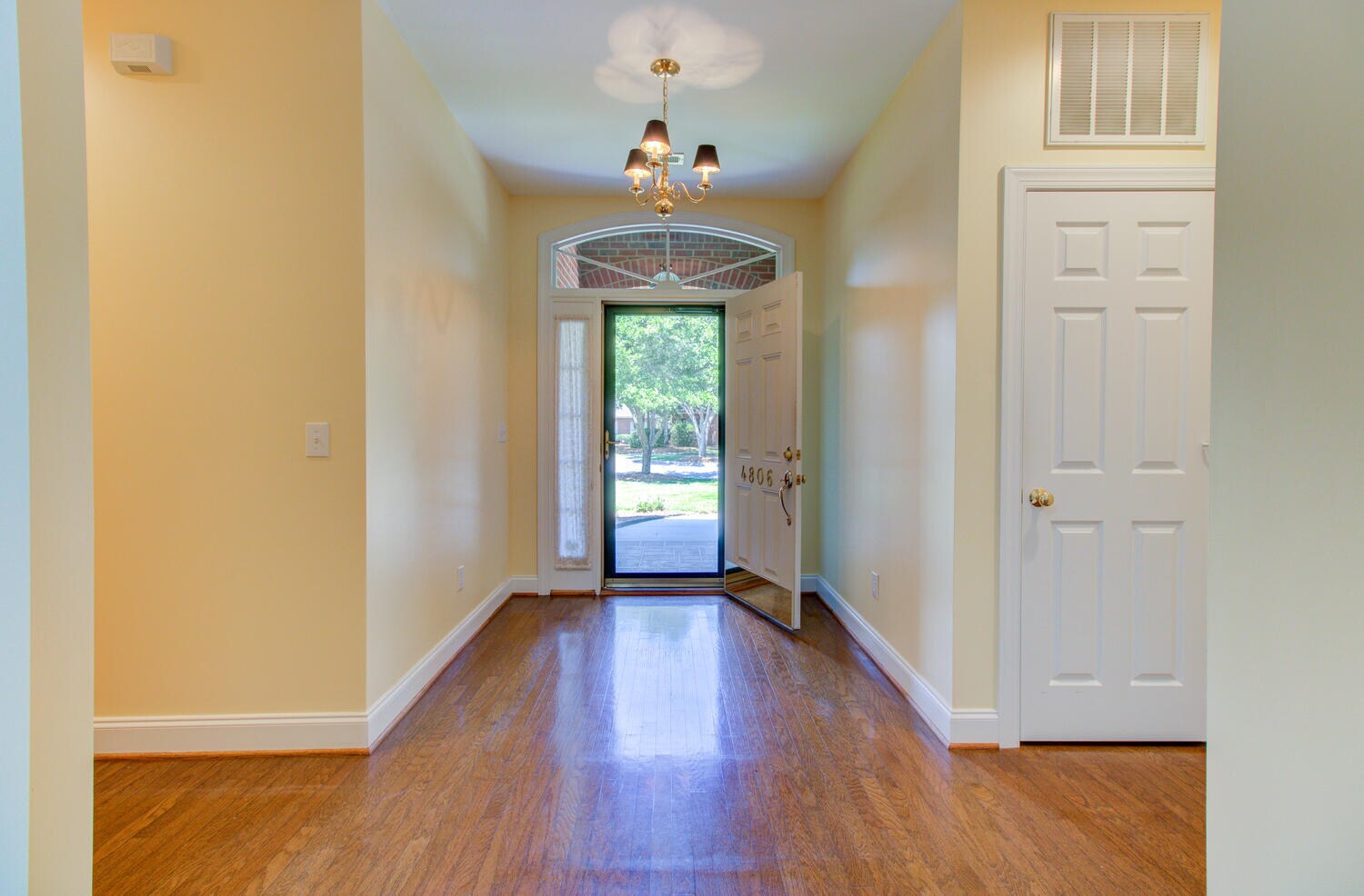 Building Photo - 4806 Alida Pl