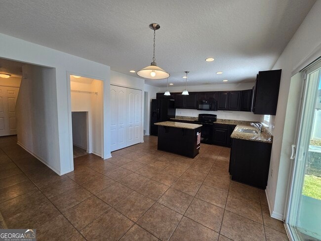 Building Photo - 127 Cedar Cir Dr