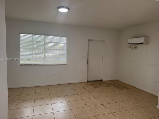 Building Photo - 7130 Rue Versailles Dr