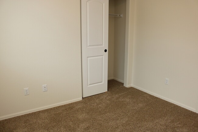 Building Photo - 3 bedroom, 2 bath in Severance!