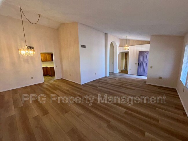 Building Photo - 18407 N 137th Dr