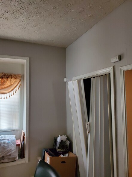 Building Photo - 2862 N Olney St