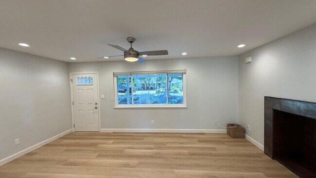 Building Photo - Gregory Gardens P.H. Beautiful 4-bedroom 2 bath home w/ 2 car garage