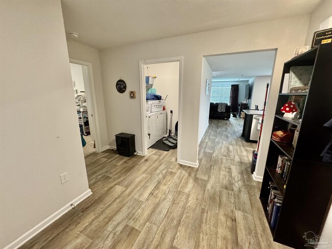 Building Photo - 5645 Guinevere Ln