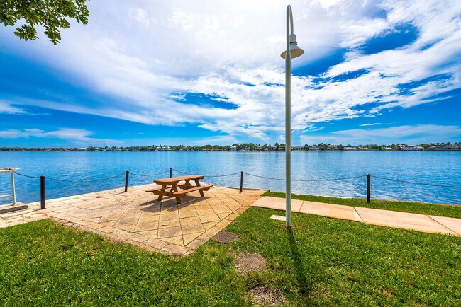 Building Photo - 160 Yacht Club Way