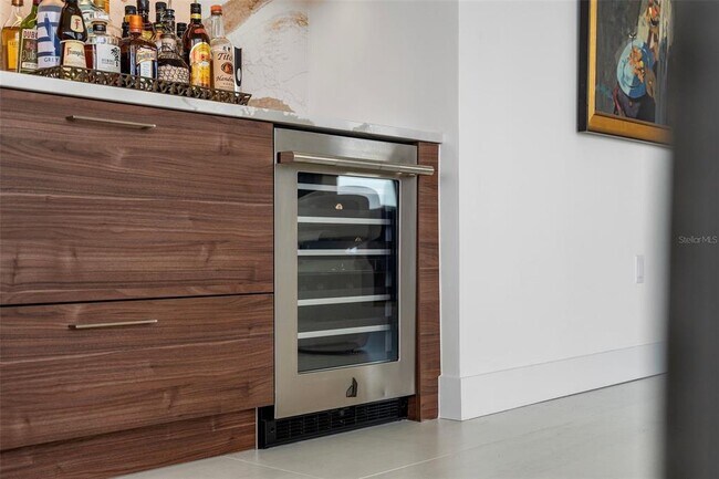 Building Photo - 301 1st St S