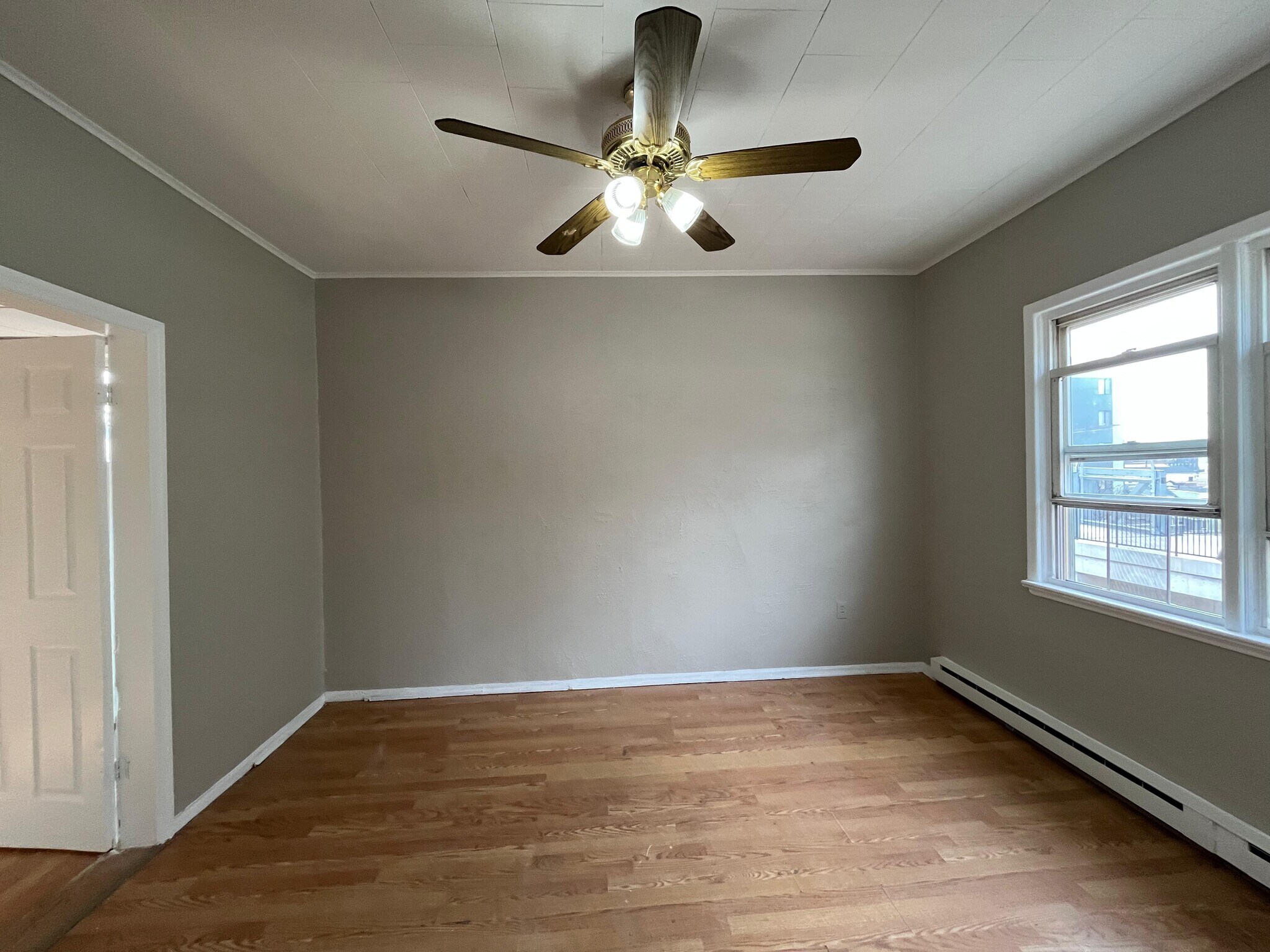 Building Photo - 326 Avenue E