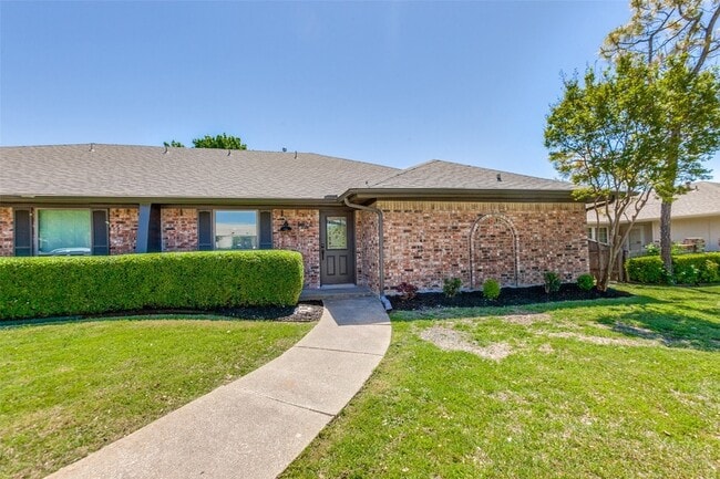 Building Photo - 2822 Clear Springs Dr