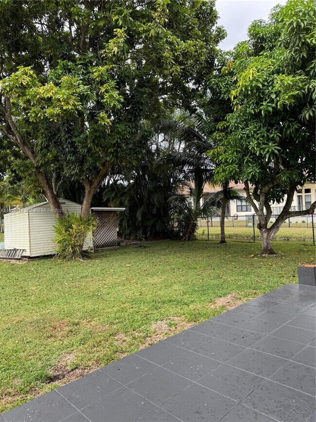 Building Photo - 11811 NW 5th Ct