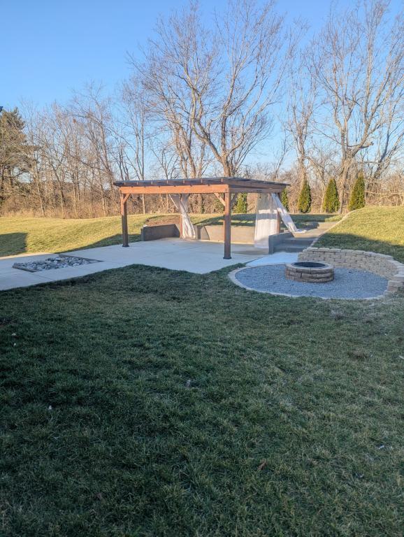 Building Photo - 651 Four Winds Dr