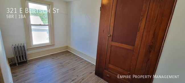 Building Photo - 5 Bedroom / 1.5 Bath Home in Lansford!
